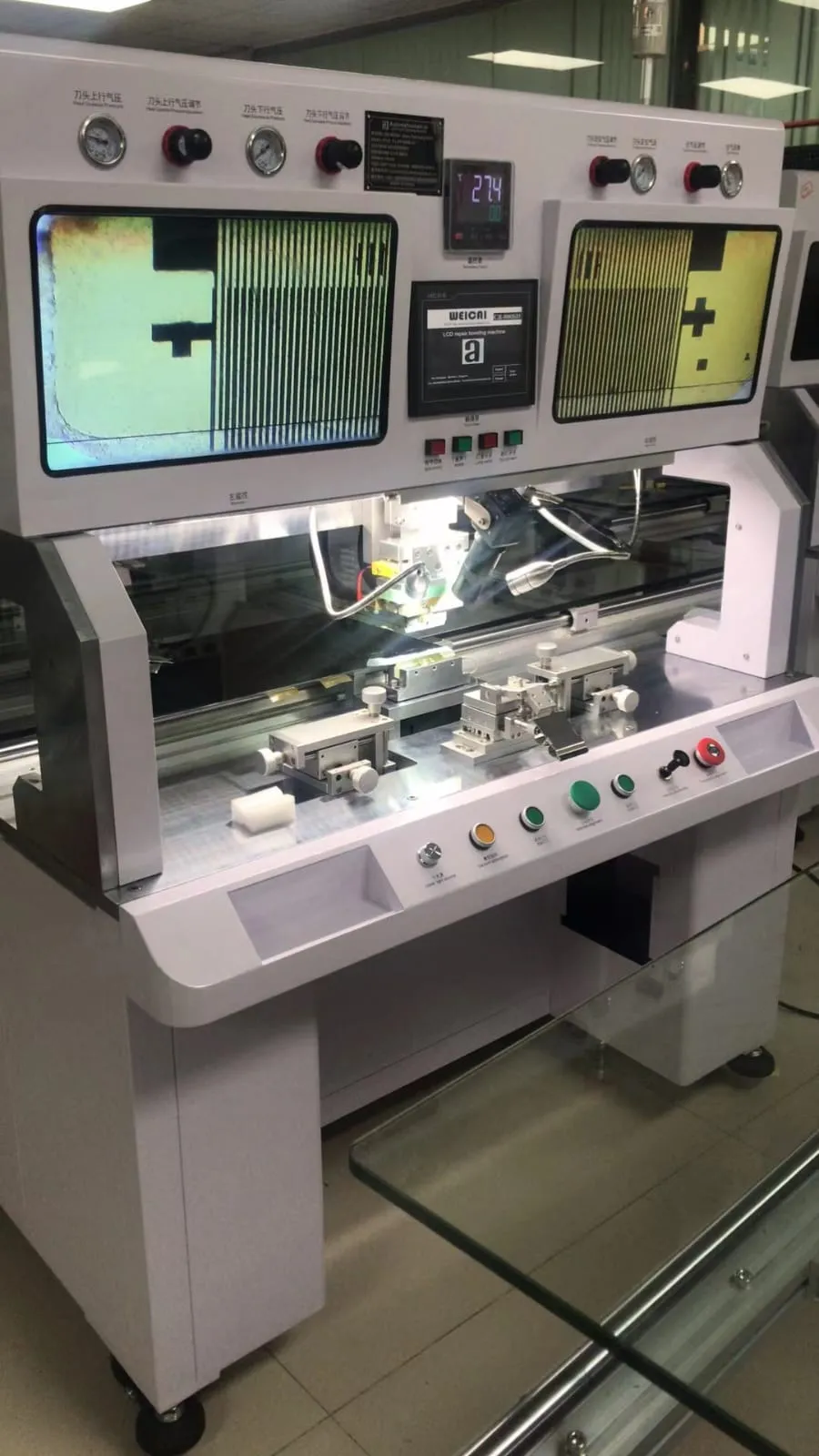 Equipment and screens at a workshop testing station